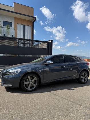 VOLVO V40 2.0 T4 KINETIC GASOLINA 4P AUTOMÁTICO